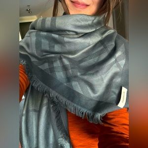 Burberry giant shawl silk and wool blend